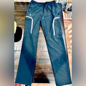 Men’s medium UA Sportstyle cargo joggers